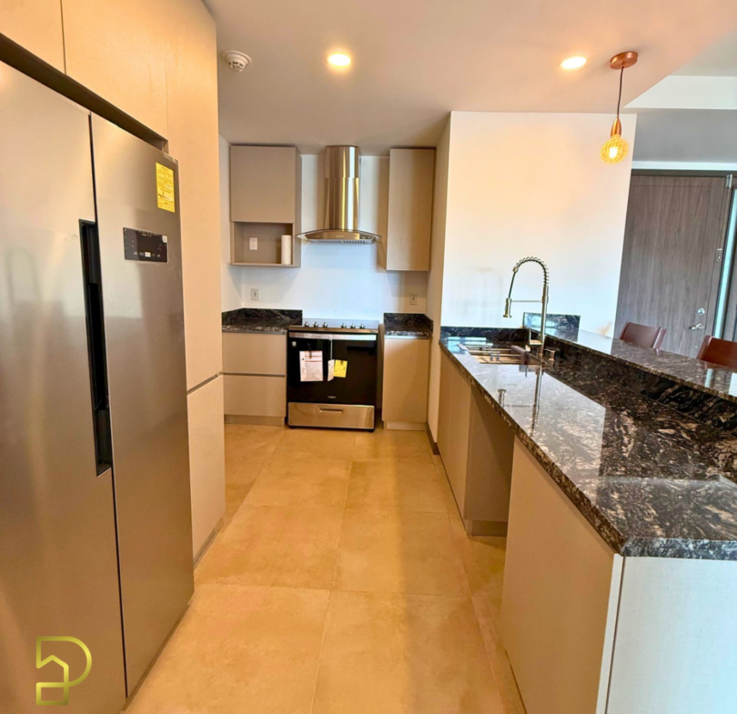 810